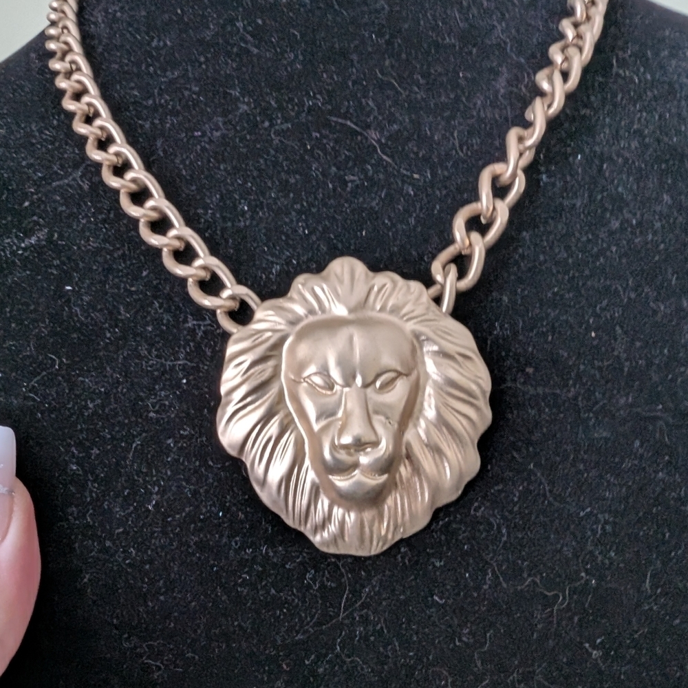Goldtone Lion Pendant Necklace Leo - Picture 9 of 10